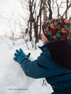 boy making a snowman