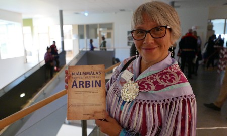 Professor emerita Vuokko Hirvonen med ny bok.