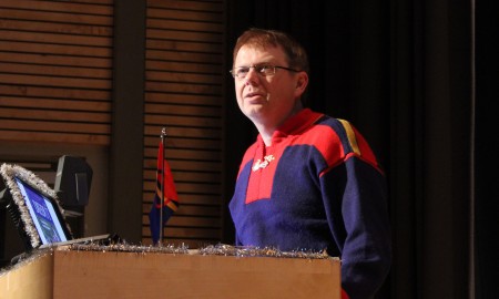 Torkel Rasmussen ved talerstolen.